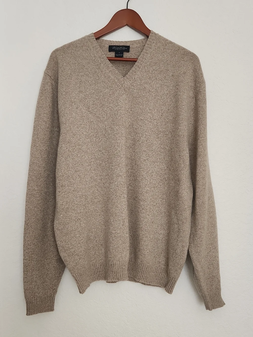 Brooks Brothers 100% Lambswool Men's V-Neck Sweater